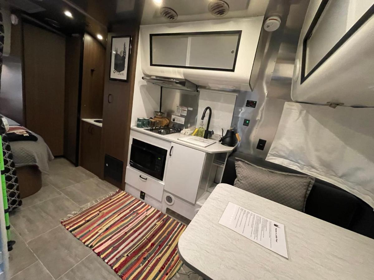 מלון יוריקה ספרינגס Airstream Caravel 2020 Loblolly Pines Adventure Camp מראה חיצוני תמונה