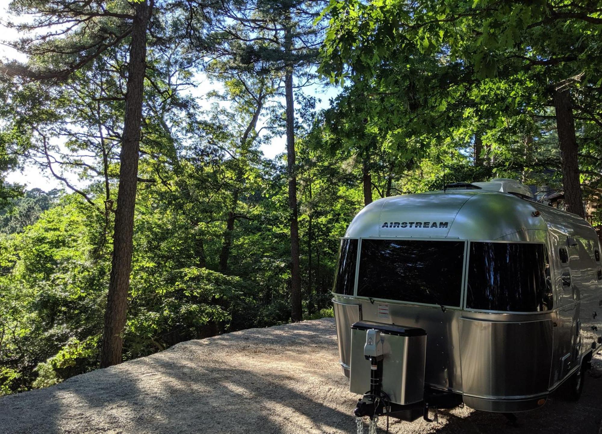 מלון יוריקה ספרינגס Airstream Caravel 2020 Loblolly Pines Adventure Camp מראה חיצוני תמונה